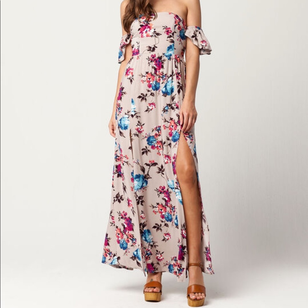 ISO this dress in a size medium or large.